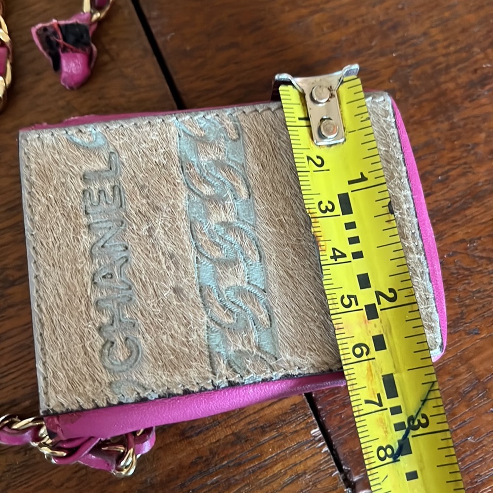 Chanel. AUTHENTIC Chanel box too.Gold hardware. Mini.Crossbody Earbud. Damage. - Picture 6 of 7